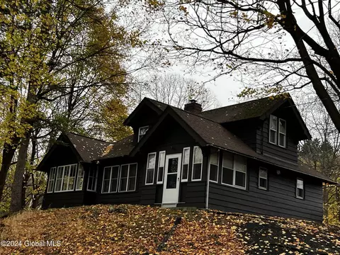 53 Edwards Rd, Wynantskill, NY 12198