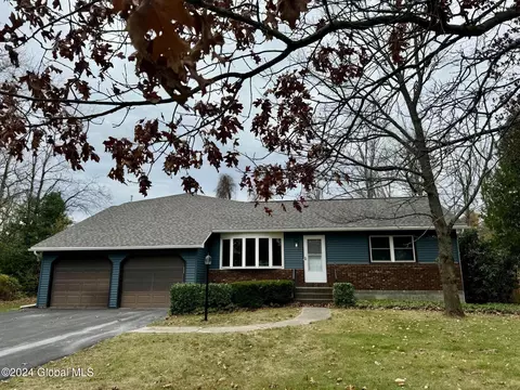 107 Stafford Ln, Schenectady, NY 12309
