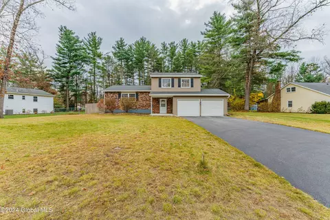 7 Van Tassel Ln, Ballston Spa, NY 12020