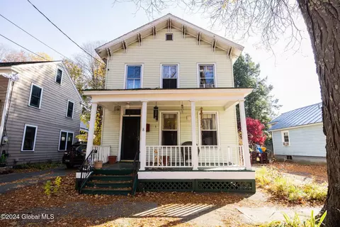 8 Clark St, Saratoga Springs, NY 12866
