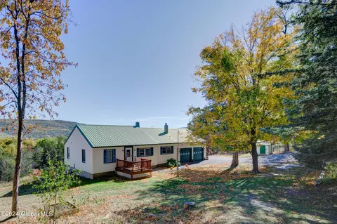 438 Sunnyside Rd, Schoharie, NY 12157