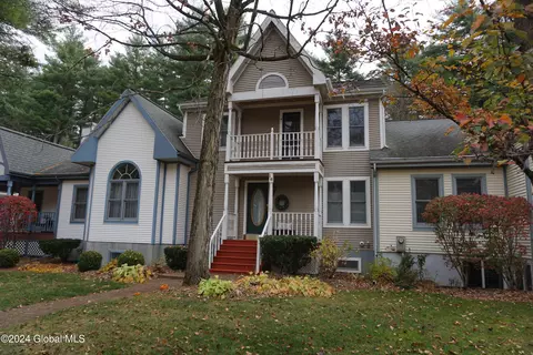 16 Sarazen St, Saratoga Springs, NY 12866