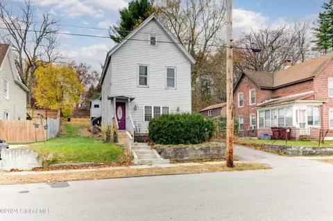 21 Maple St, Gloversville, NY 12078