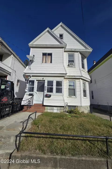 1075 Congress St, Schenectady, NY 12303