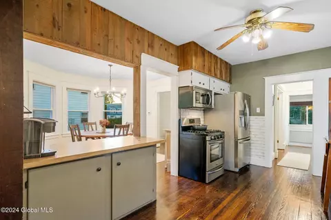 Entry Way - 8 Electric Ave, East Greenbush, NY 12061 photo 1 of 3