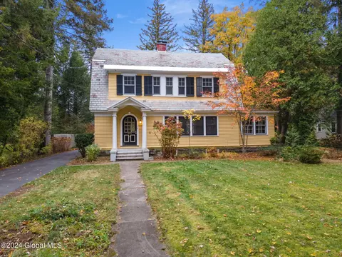 11 Sunnyside Rd, Scotia, NY 12302