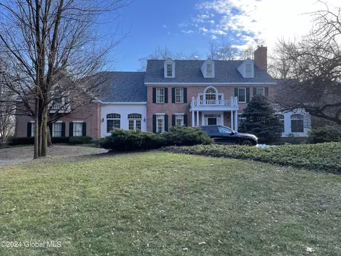 3 Colonial Green Rd, Loudonville, NY 12211