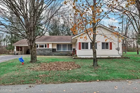 5 Woodard St, Granville, NY 12832