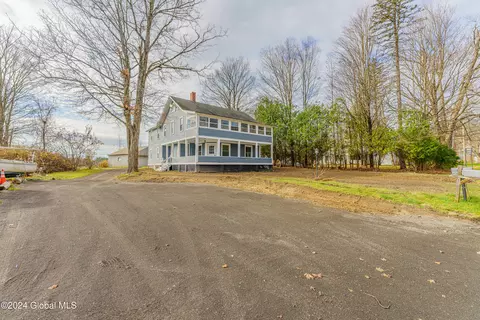 2 Parkhurst Rd, Wilton, NY 12831