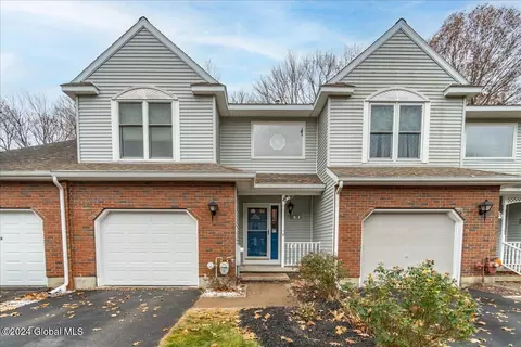 30 Woodside Dr, Clifton Park, NY 12065