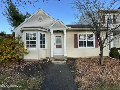 10 Palisade Ct, Troy, NY 12182