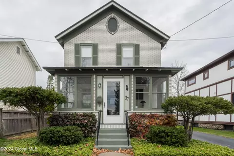 37 Webster St, Saratoga Springs, NY 12866