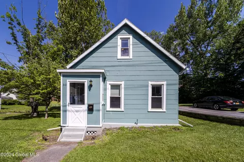 310 Pleasant St, Cohoes, NY 12047