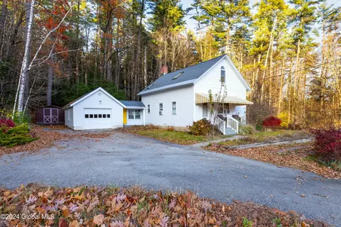 68 Gurney Ln, Queensbury, NY 12804