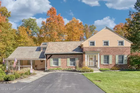 2381 Algonquin Rd, Niskayuna, NY 12309