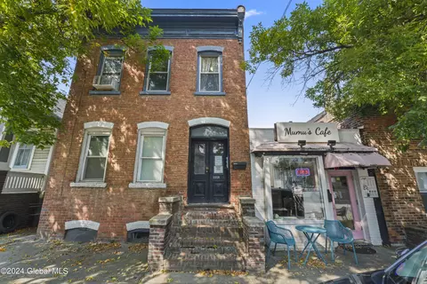 2205-2207 15th St, Troy, NY 12180