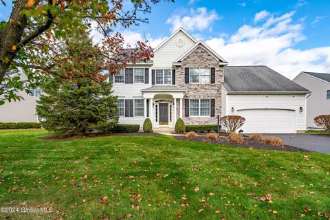 15 Devoe Dr, Halfmoon, NY 12065