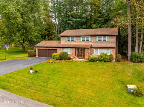 565 Jefferson Ct, Guilderland, NY 12084