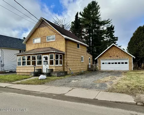 47 Washington St, Tupper Lake, NY 12986