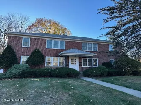 9 Kensington Ct #3, Delmar, NY 12054