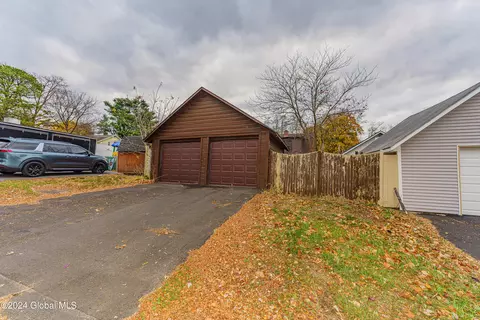 231 Robinson St, Schenectady, NY 12304 photo 38
