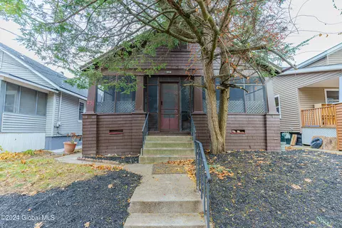 231 Robinson St, Schenectady, NY 12304