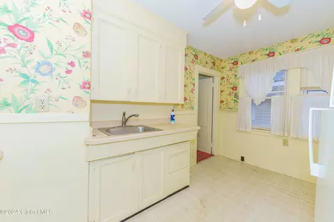 231 Robinson St, Schenectady, NY 12304 photo 13