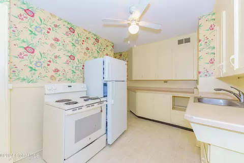 231 Robinson St, Schenectady, NY 12304 photo 15