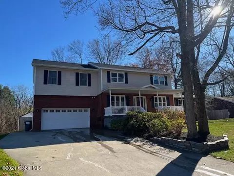 6 Mockingbird Ct, Waterford, NY 12188