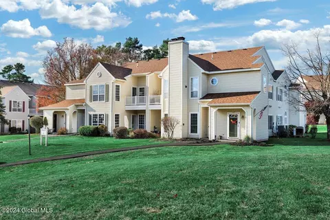 612 Apex Ln #612, Troy, NY 12182