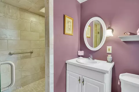 Bath - 23 Rosa Rd, Schenectady, NY 12308 photo 4 of 5