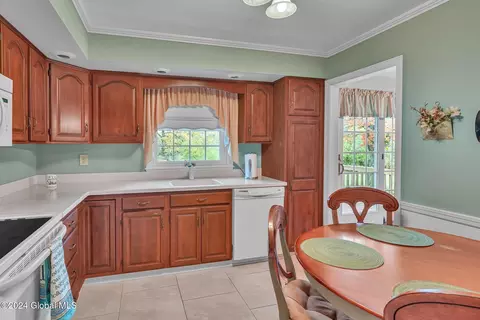 Kitchen - 23 Rosa Rd, Schenectady, NY 12308 photo 2 of 4