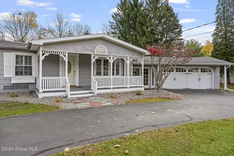 716 S Market St, Johnstown, NY 12095