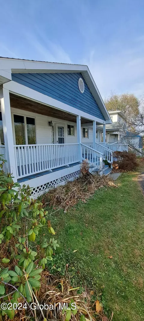 22 Edwards Rd, Wynantskill, NY 12198