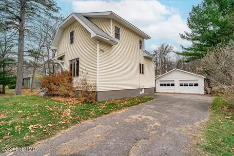 128 Lakehill Rd, Burnt Hills, NY 12027