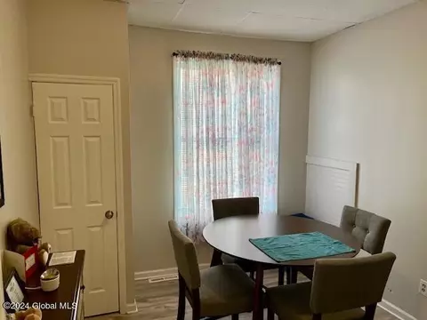 Dining - 805 Eastern Ave, Schenectady, NY 12308 photo 1 of 1