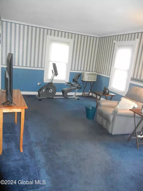 20 Wright St, Hudson Falls, NY 12839 photo 4