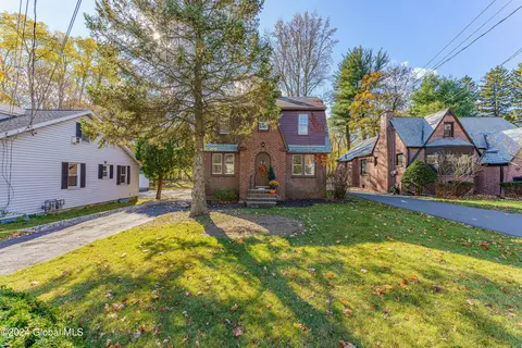 212 Menands Rd, Loudonville, NY 12211