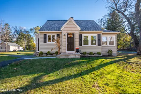 11 Viewland Ave, Rotterdam, NY 12306