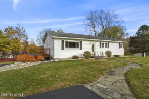 7 Washington Dr, Troy, NY 12180