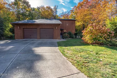 24 Christina Dr, Schenectady, NY 12303