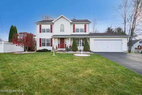 4 Revere Run, Mechanicville, NY 12118