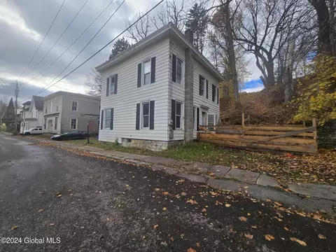 29 Washington St, Fort Plain, NY 13339