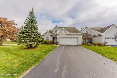 3 Chelsea Pl, Queensbury, NY 12804