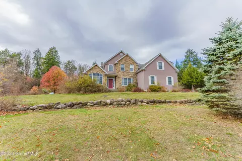 26 Sanford Ln, Queensbury, NY 12804