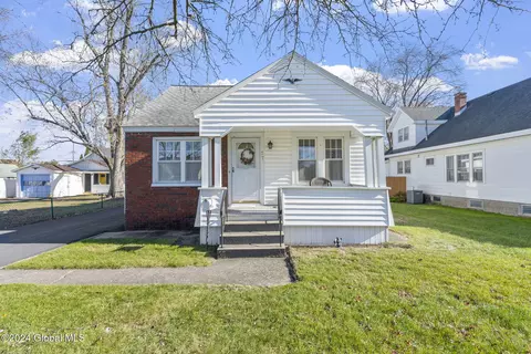 77 Oakdale Ave, Schenectady, NY 12306