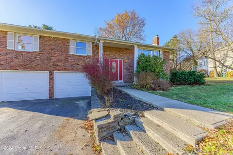 2252 Berkley Ave, Niskayuna, NY 12309