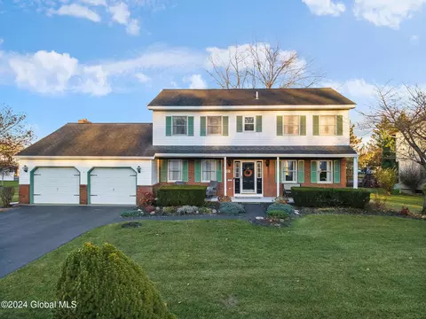 19 Gleneagles Blvd, Ballston Lake, NY 12019