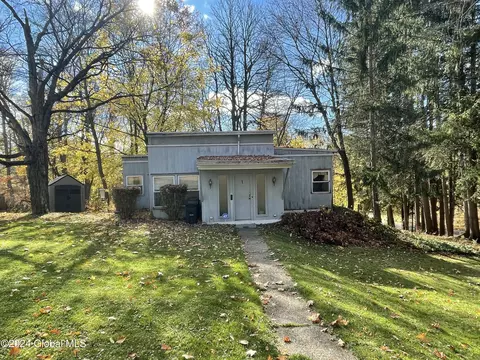 1 Wallin St, Amsterdam, NY 12010