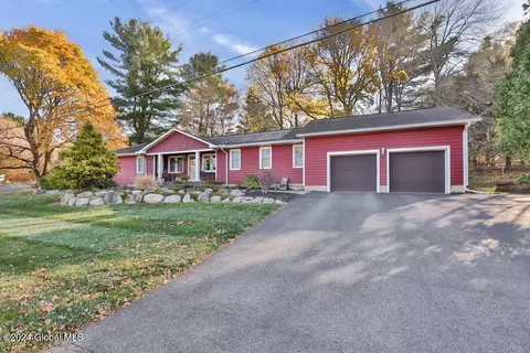 1 Sunset Dr, Troy, NY 12182